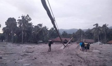 Mengerikan! Kondisi Kampung Renteng Tertimbun Abu Vulkanik Erupsi Gunung Semeru