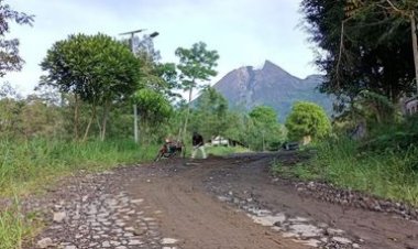 Gunung Merapi Keluarkan Lava Pijar 11 Kali dalam 6 Jam, Siaga!
