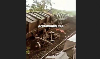 Viral! Kereta Api Babaranjang Anjlok dan Gerbong Terguling, Begini Penjelasan KAI Divre III
