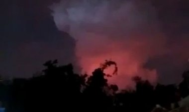 Heboh! Langit Jadi Merah dan Sambaran Petir di Puncak Gunung Welirang