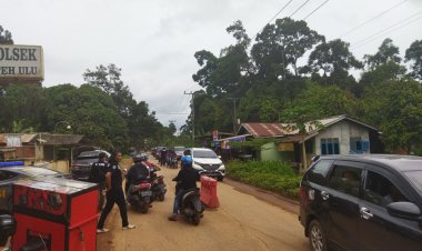 Seluruh Pengendara Distop di Depan Polsek Kumpeh Ulu, Ada Apa?