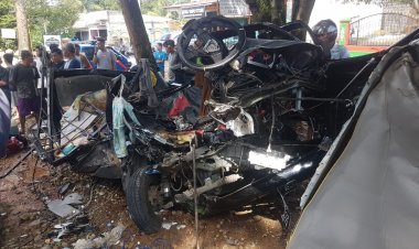 Bus Family Raya VS Carry Pickup, 1 Keluarga Tewas di Tempat