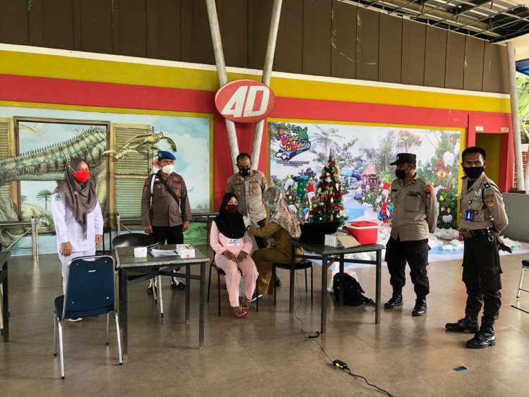 Gerai Vaksin Didirikan di Tempat Wisata Muarojambi, Polisi: Supaya Target Tercapai