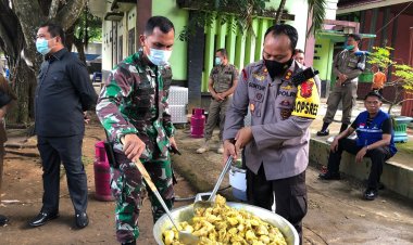 BANJIR! Dirikan Dapur Umum dan Kesehatan, Kapolres Bungo-Jambi dan Dandim Ikut Memasak