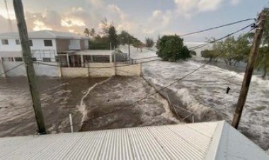 Ngeri! Pulau Tonga di Terjang Tsunami, Warga Selamatkan Diri