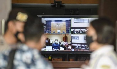 Munarman Cecar Saksi: Ada 289 Polisi terlibat Narkoba, Apakah Pertanyaan Otomatis Polisi itu Sarang Pengguna Narkoba? Jawab Saja Logikanya