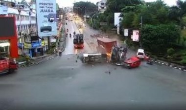 Viral! Video Detik-detik Tabrakan Beruntun Truk Tronton di Balikpapan, Begini Kondisinya