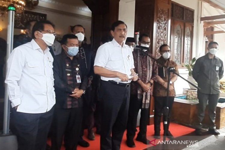 Larang Warga Jambi ke LN, Luhut: Satu Kloter Pesawat dari Luar Negeri 44 persen Penumpangnya Tertular Omicron