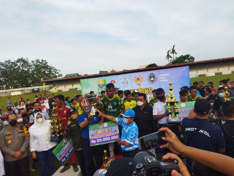 Di Bawah Asuhan Saktiawan Sinaga, Kota Jambi Juara Gubernur Cup 2022