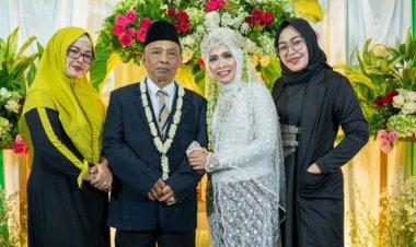 Viral! Pria Nikahi Cinta Pertamanya Setelah Pisah 61 Tahun, Netizen: Ceweknya Guru TK Cowooknya Guru SD