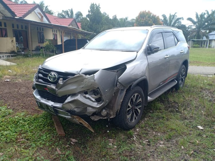 Diduga Ngebut di Jalinsum, Toyota Fortuner Tabrak Pemotor di Bungo Hingga Tewas