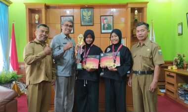 Dua Siswi SMP Muaro Jambi Ini Raih Emas di Internasional Open Cup Pencak Silat di Bandung