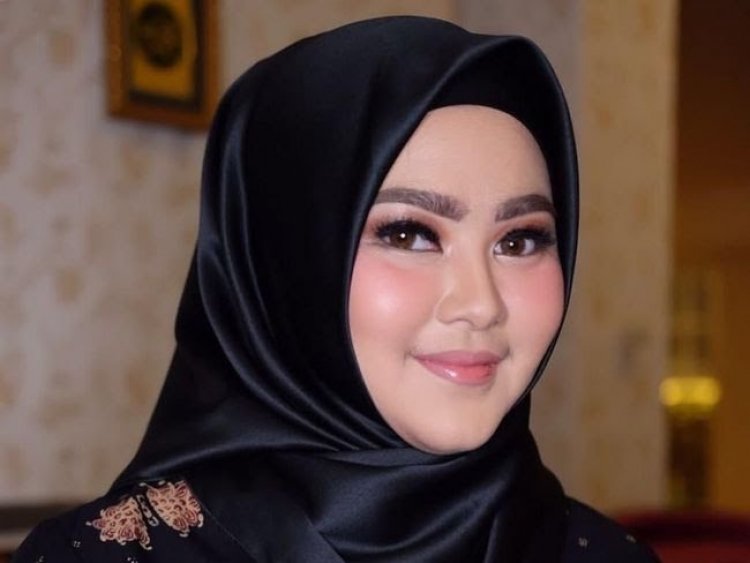 Heboh! Sherrin Tharia Mantan Istri Zumi Zola Viral Lepas Hijab, Kini Hijab Lagi, Netizen: Cantik Banget Ibu....