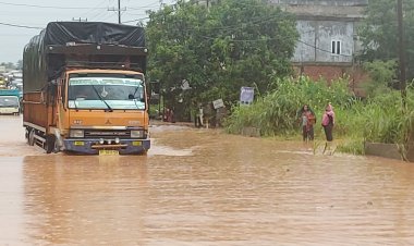 Jalan Mestong Kebanjiran Kala Hujan, Ini Dugaan Penyebabnya