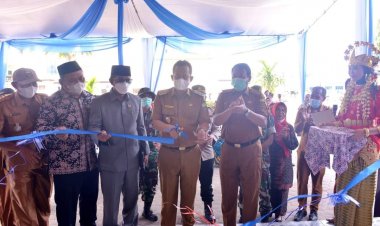 Wabup BBS Resmikan Kantor Desa Terpadu di Desa Suka Makmur