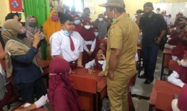 Bupati Romi: Capaian Vaksin Baromoeter Kinerja Camat dan Kepsek