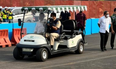 Wow! Tinjau Sirkuit Formula E, Anies Sopiri Jokowi Pakai Mobil Golf