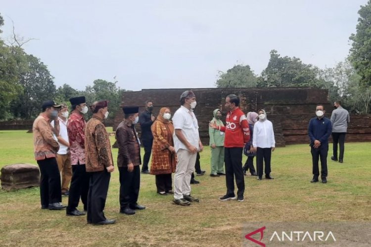 Heboh! Video Pria Bentangkan Kain Kafan Saat Jokowi kunjungi Jambi