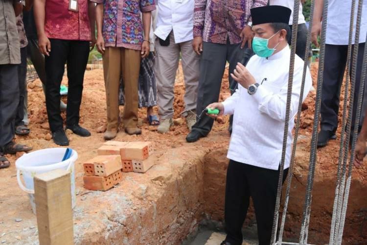 Al Haris Meletakkan Batu Pertama Pembangunan Masjid Al Azhar