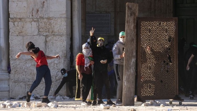 Biadab! Masjid Al-Aqsa Diserang Tentara Israel, Bentrok Polisi Israel vs Warga Palestina Terjadi