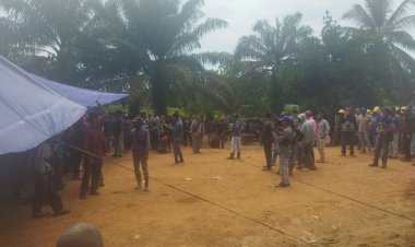 Demo Warga Berlanjut, Massa Geruduk PT EWF Milik Akiang di Sakean