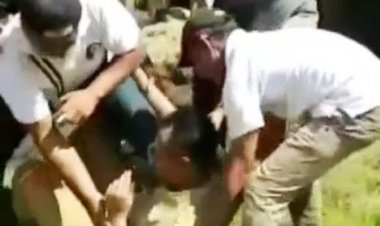 Viral! Gubernur NTB Jatuh Terguling Saat Lewat Sungai: Biasa kan Jalannya Licin