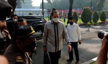 Tenteng Tas Hitam, Mantan Mendag Lutfi Diperiksa Kejagung soal Perkara Minyak Goreng