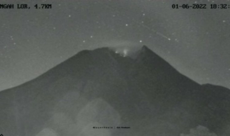 Viral Benda Jatuh dari Langit di Gunung Merapi, Meteor atau Bintang?