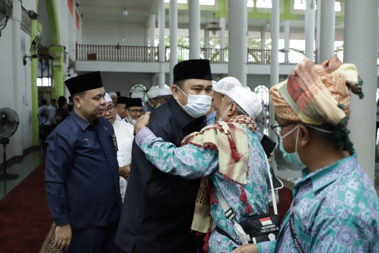Bupati Mashuri Sambut Kepulangan 97 Jemaah Haji Bungo
