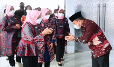 Ibu Iriana dan Ibu Wury Buka Program PKW Tekun Tenun Tahun 2022