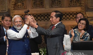 Indonesia Tutup KTT G20, Jokowi Serahkan Tampuk Kepemimpinan ke India
