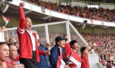 Reaksi Jokowi Tonton Timnas Indonesia Vs Thailand di GBK, Selebrasi Saat Gol