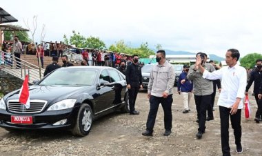 Viral! Mobil Jokowi Dihadang Warga Saat Kunker di NTB....