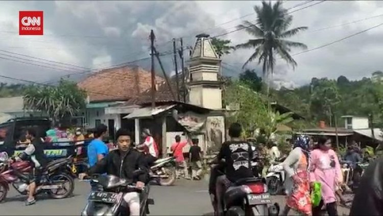 Warga Panik Saat Gunung Semeru Erupsi