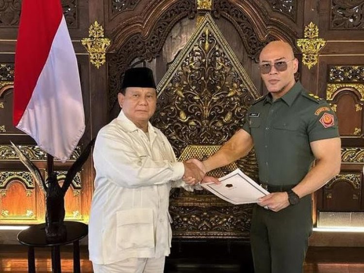 Luar Biasa! Deddy Corbuzier Dapat Pangkat Letkol Tituler TNI dari Prabowo Subianto