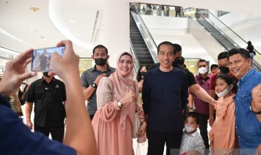 Jokowi ajak Dua Cucunya Jalan-jalan di Mal di Medan