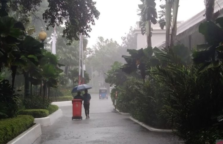 BMKG Sebut Waspadai Hujan Petir di Sebagian Wilayah DKI Siang Hari