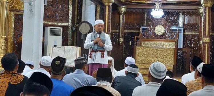 Sholat Tarawih Berjamaah, Gubernur Al Haris : Jaga Toleransi Antar Umat Beragama