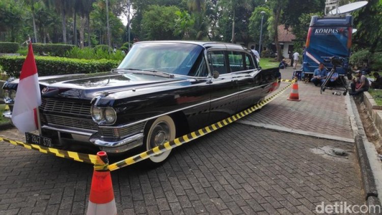 Ganjar-Mahfud Naik Cadillac Fleetwood 75 Mobil Dinas Sukarno Daftar ke KPU