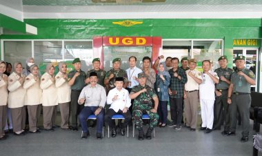 Gubernur Al Haris Serahkan bantuan Ambulance untuk RS DKT Kerinci