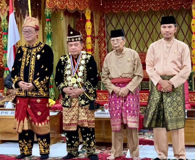 Anggota BPK RI Dapat Anugerah Gelar Adat Melayu Jambi