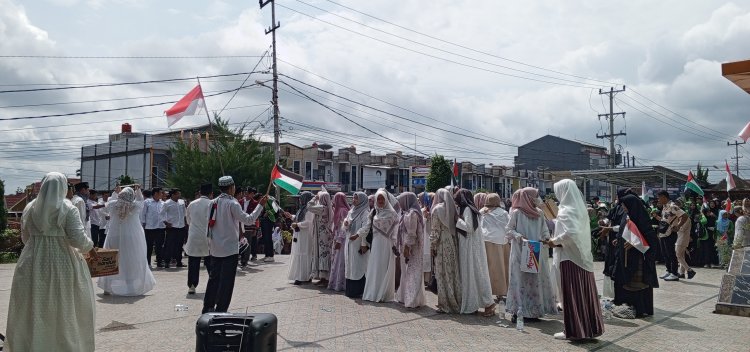 Free Palestine! Ratusan Mahasiswa dan Rektor UMMUBA Gelar Aksi Bela Palestina