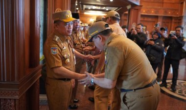 Hari Pertama Masuk Kerja, Gubernur Al Haris Gelar Halal Bihalal dengan Ratusan Pegawai Pemprov Jambi