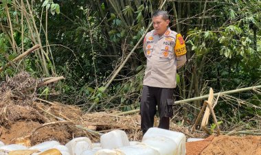 Razia PETI di Sungai Telang, Kapolres Bungo Musnahkan 161 Galon BBM