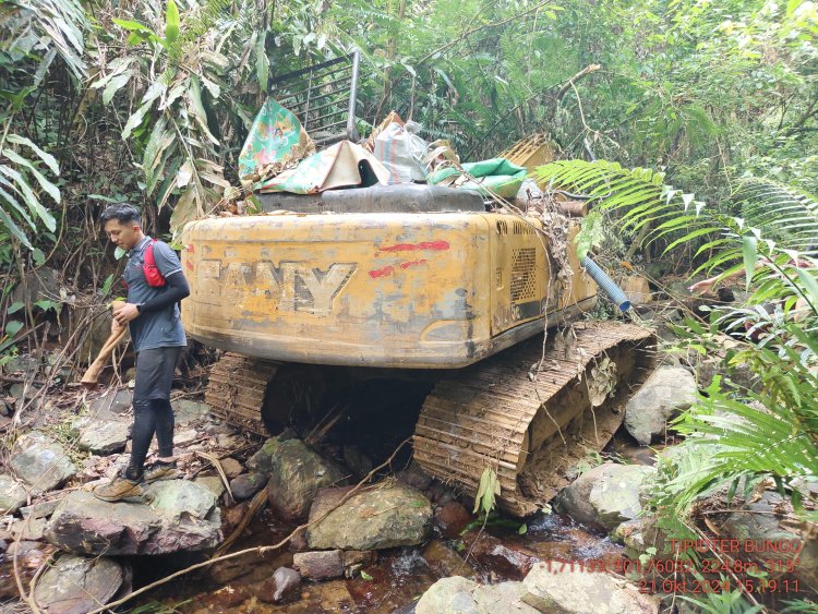 Polres Bungo Temukan Alat Berat dalam Razia Penambangan Emas Ilegal di Sungai Telang