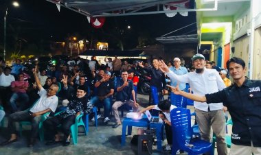 Suporter Jumiwan-Maidani Nobar Debat Kandidat Putaran Pertama di Posko Pemenangan