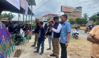 Kadis Kominfo Bersama Ketua DPRD Provinsi Jambi Pantau Perhitungan Suara di TPS 3 Muara Bulian