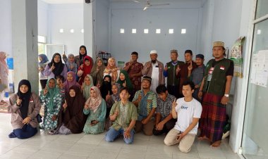 Ibu Gubernur Hesti Haris Berikan Bantuan kepada 23 Muallaf di Jambi