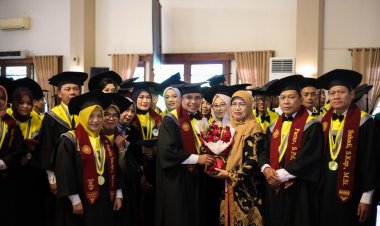 Selamat! Kapolres Bungo AKBP Natalena Raih Gelar Magister di UNIBA Surakarta