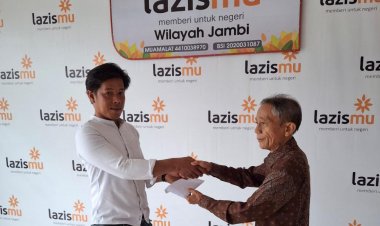 Lazismu Wilayah Jambi Salurkan Bantuan Modal Usaha Ternak Ayam Kampung untuk Petani di Pematang Gajah